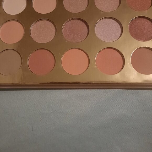 Ellen Tracy Eye Shadow - Picture 2 of 3